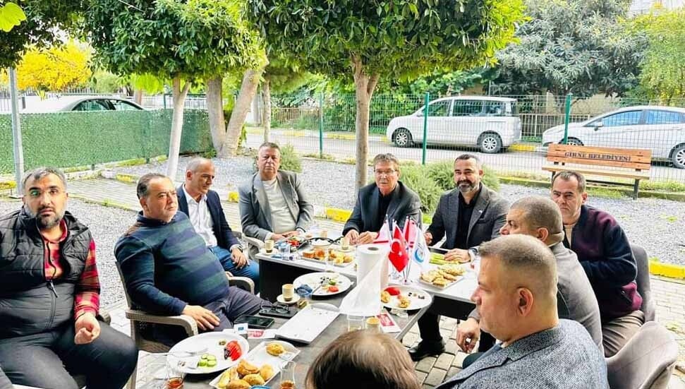 Girne’deki iş insanlarından Ünal Üstel’e kurultay öncesi destek