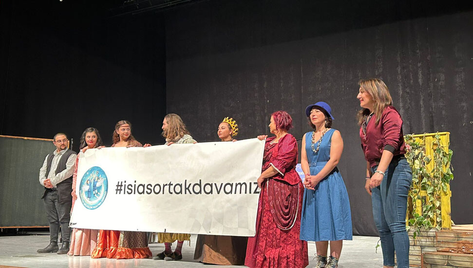 Shakespeare’in Şen Kadınları” Mağusa’da ayakta alkışlandı