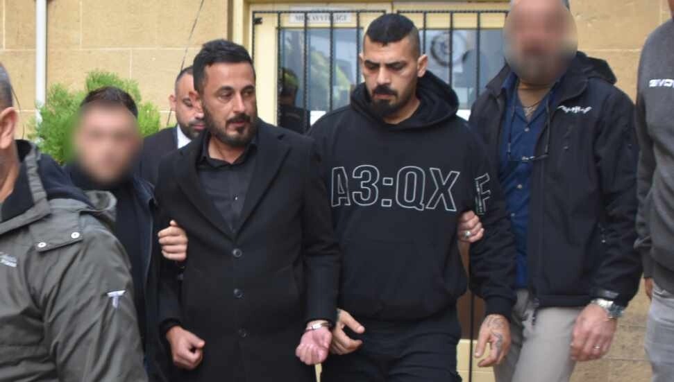 Ülkeye iş insanını vurmak için geldikleri iddia edilen 3 kişi, 4 gün daha tutuklu kalacak