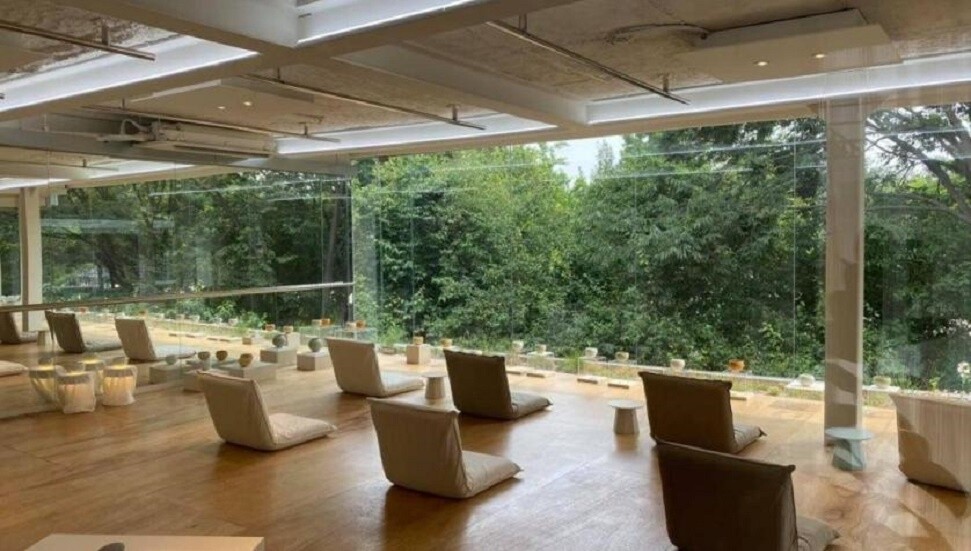 Güney Kore'de stres atmak isteyenler para verip boş odada oturuyor