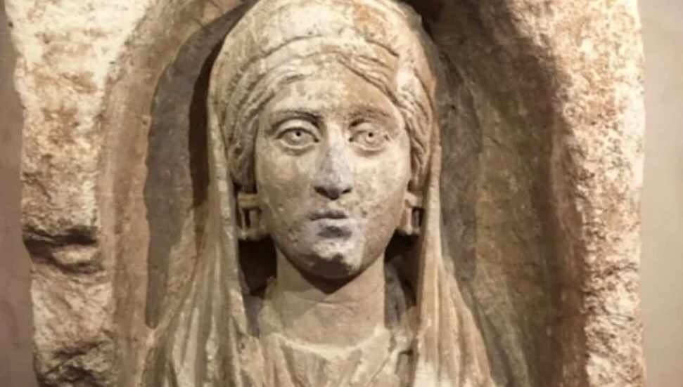 İtalya'ya kaçırılan 1800 yıllık Zeugma Mezar Steli Türkiye'ye iade ed