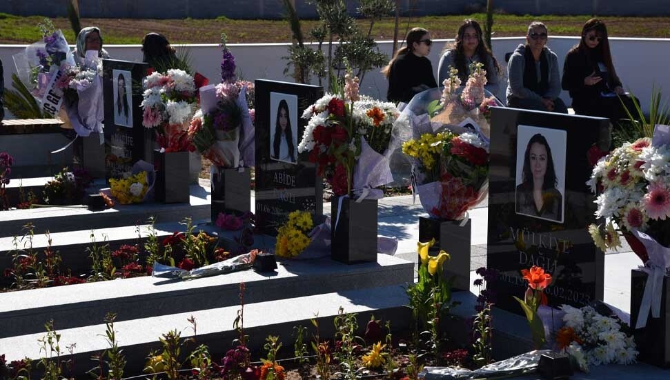 Adıyaman’da hayatını kaybeden deprem şehitleri, Yeniboğaziçi Şehitliği'nde anıldı