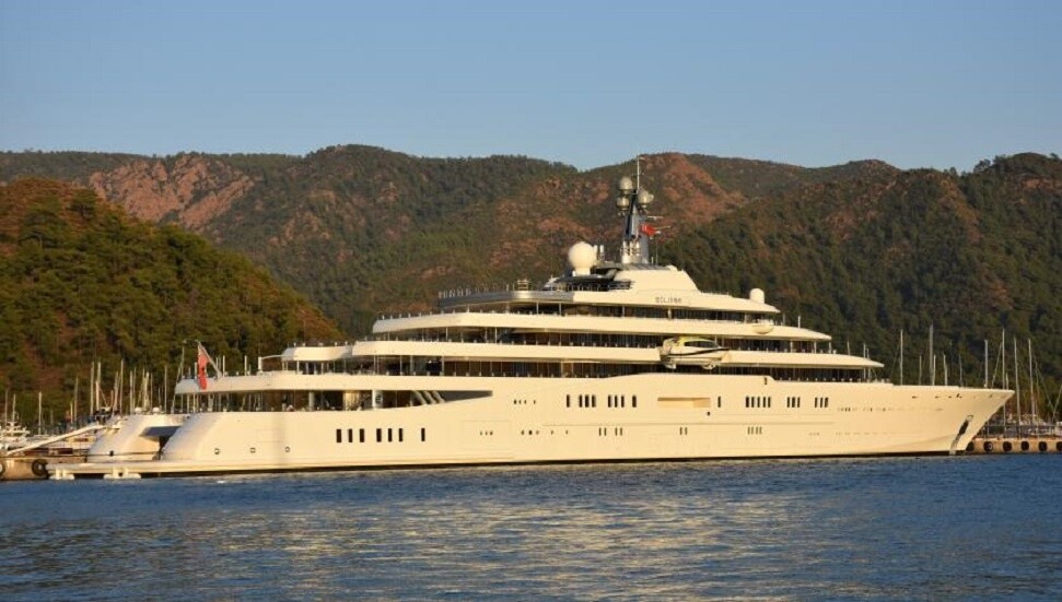 Rus milyarder Abramoviç'in yatı 'Eclipse' Marmaris'e geldi