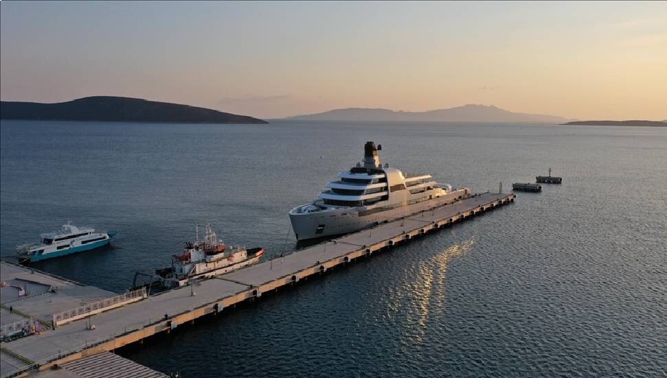 Rus milyarder Abramoviç'in yatı Bodrum'a yanaştırıldı