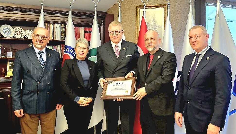İŞAD heyeti, İstanbul Aydın Üniversitesi Mütevelli Heyeti Başkanı Prof. Dr. Mustafa Aydın'ı ziyaret etti