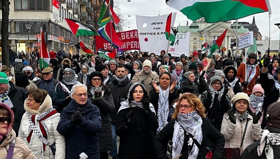 İsveç'te Filistin destekçileri, Trump'ın Filistinlileri yerinden etme planını protesto etti