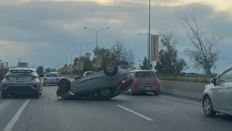 Gazimağusa - Lefkoşa yolunda kaza: Araç takla attı