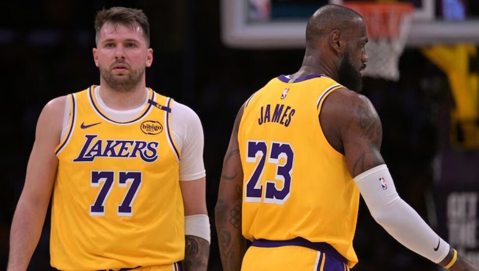 NBA'de Lakers, Doncic'in forma giydiği ilk maçta Jazz'ı mağlup etti