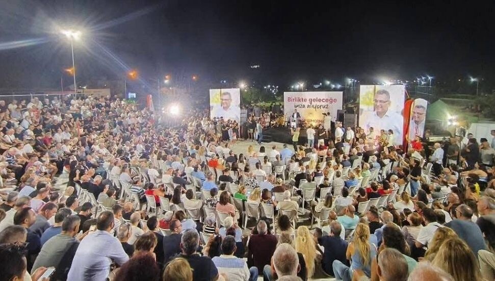 “Geleceğe ilk imza” Lefkoşa’da atıldı: Erhürman, halkla buluştu!