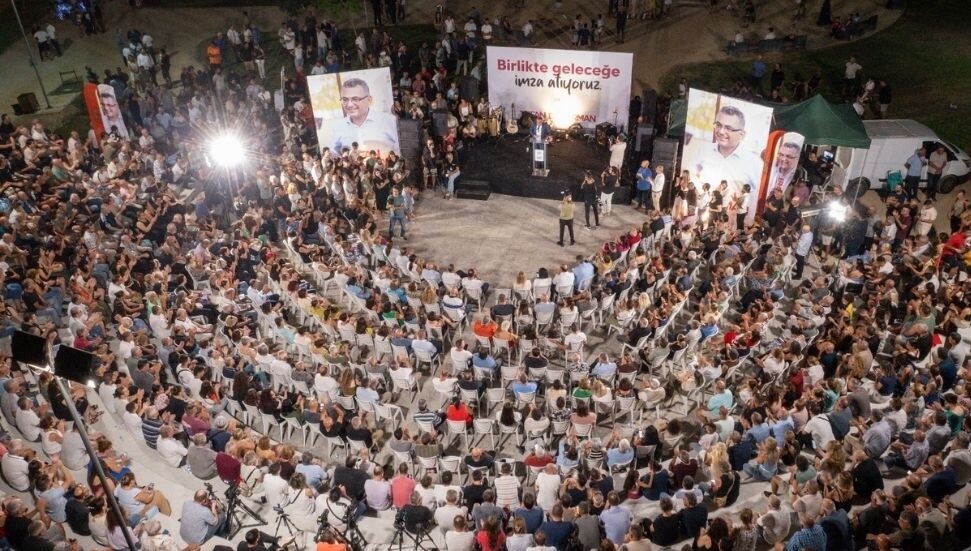 “Geleceğe ilk imza” Lefkoşa’da atıldı: Erhürman, halkla buluştu!