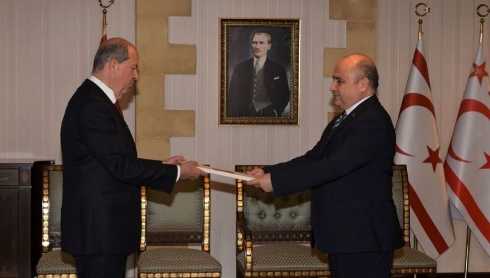 Türkiye Cumhuriyeti  Lefkoşa Büyükelçisi Başçeri, Cumhurbaşkanı Tatar'a güven mektubunu sundu