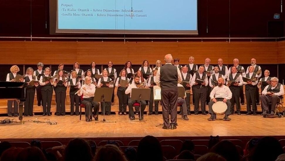 İzmir’de Kıbrıs şarkıları seslendirildi