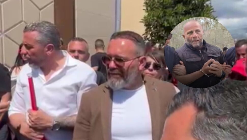 CANLI- El-Sen üyeleri Lefkoşa Polis Müdürlüğü’ne gidiyor