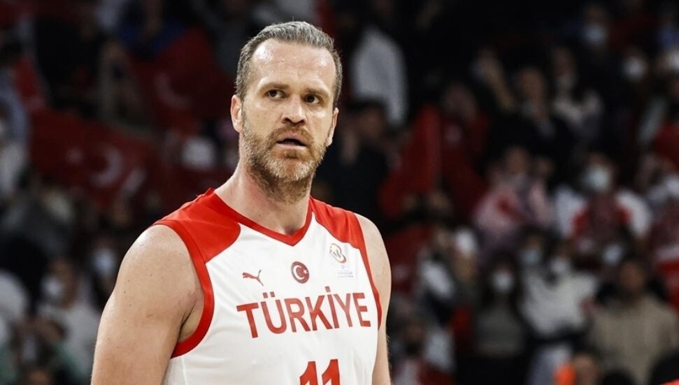 Oğuz Savaş, aktif basketbol kariyerini noktaladı
