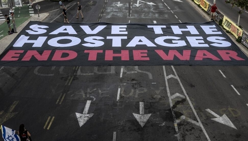 Gazze’de öldürülen İsrailli esirlerin aileleri: Esirlerini hayatını tehlikeye atmayın