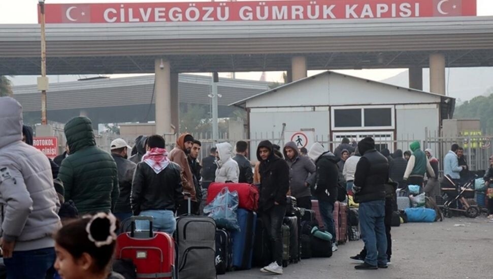 Esad rejiminin devrilmesinin ardından Türkiye'deki Suriyeliler ülkelerine dönüyor