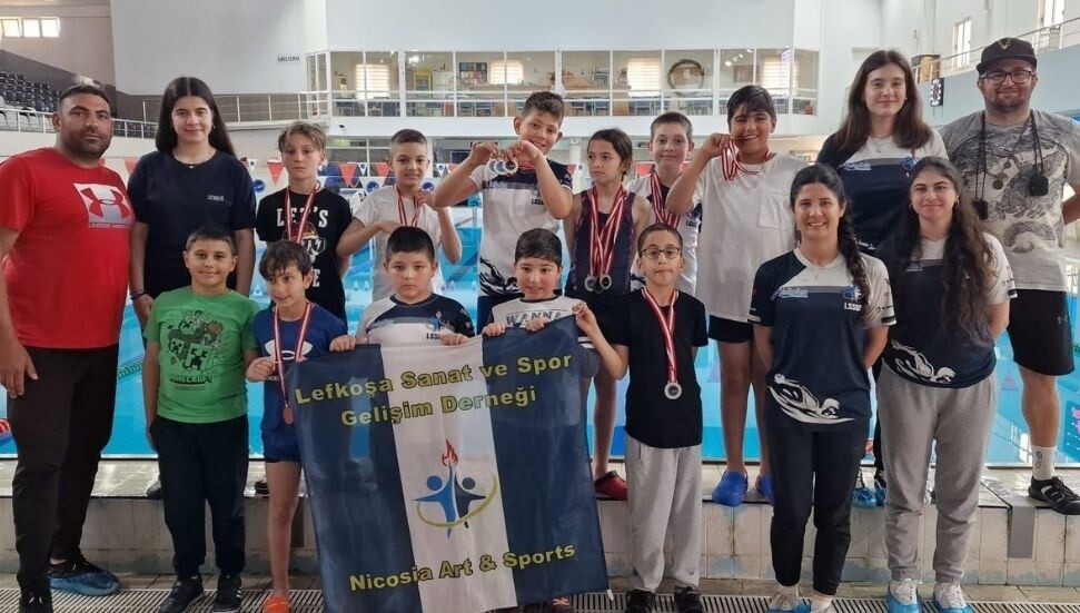 Minik yüzücülerden büyük başarı: 7-10 Yaş Şampiyonası coşkuyla tamamlandı