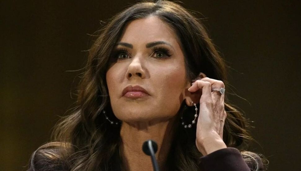 Donald Trump, Kristi Noem'i İç Güvenlik Bakanlığı görevinden aldı