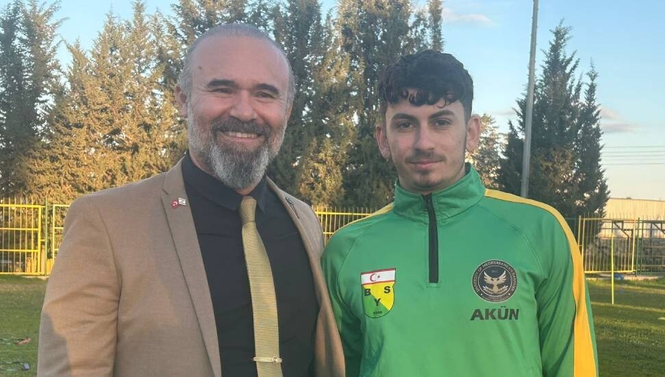 Akdeniz Karpaz Üniversitesi’nden Binatlı’ya eşofman yardımı!