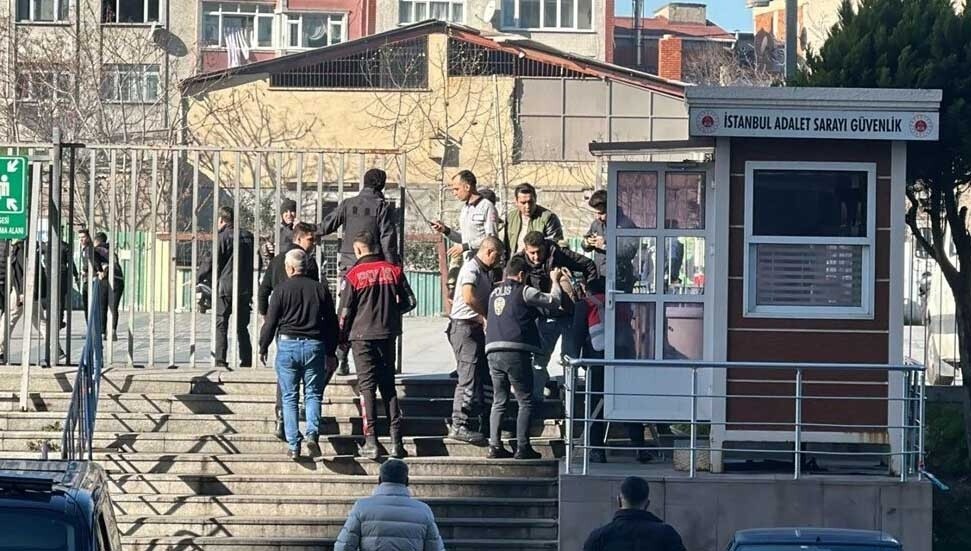 İstanbul’da Çağlayan Adliyesi'nde polis noktasına silahlı saldırı: 2 kişi hayatını kaybetti, 5 kişi yaralandı