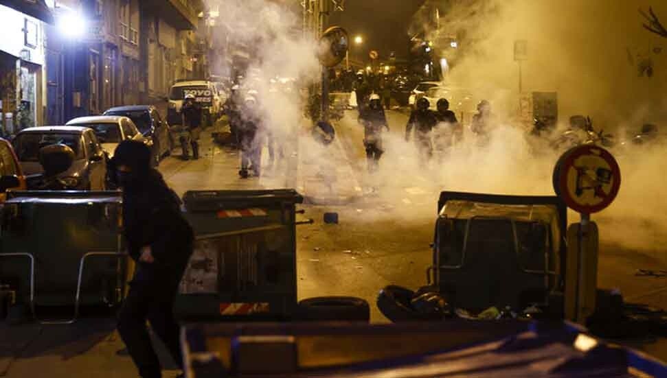 Yunanistan karıştı: Binlerce gösterici polisle çatıştı