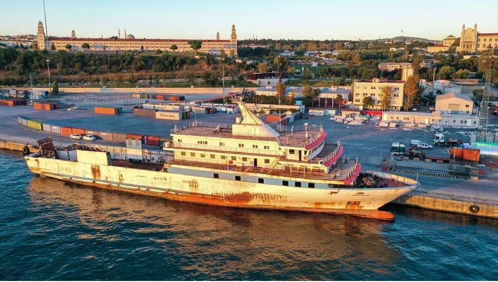 Yunanistan Sahil Güvenlik birimlerinin taciz ateşi açtığı gemi Haydarpaşa Limanı'na yanaştı