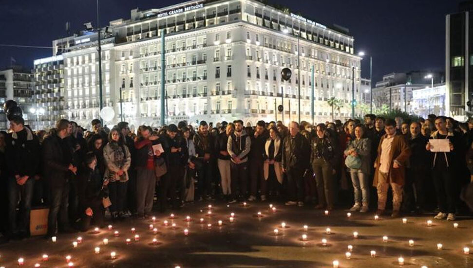 Yunanistan'daki tren kazasında hayatını kaybedenler Sintagma Meydanı'nda anıldı