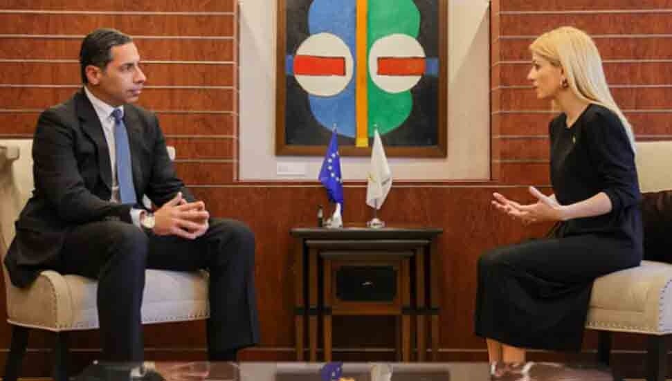 Annita Dimitriu, Rum Dışişleri Bakanı Kombos ile görüştü