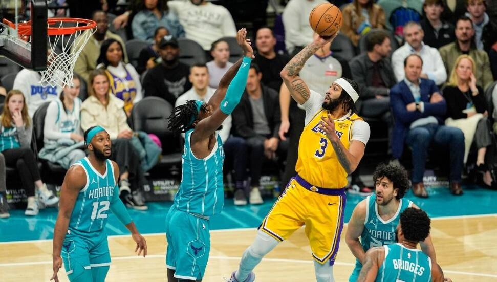Anthony Davis'in 42 sayı, 23 ribaundu ile Lakers'tan üst üste 4. galibiyet