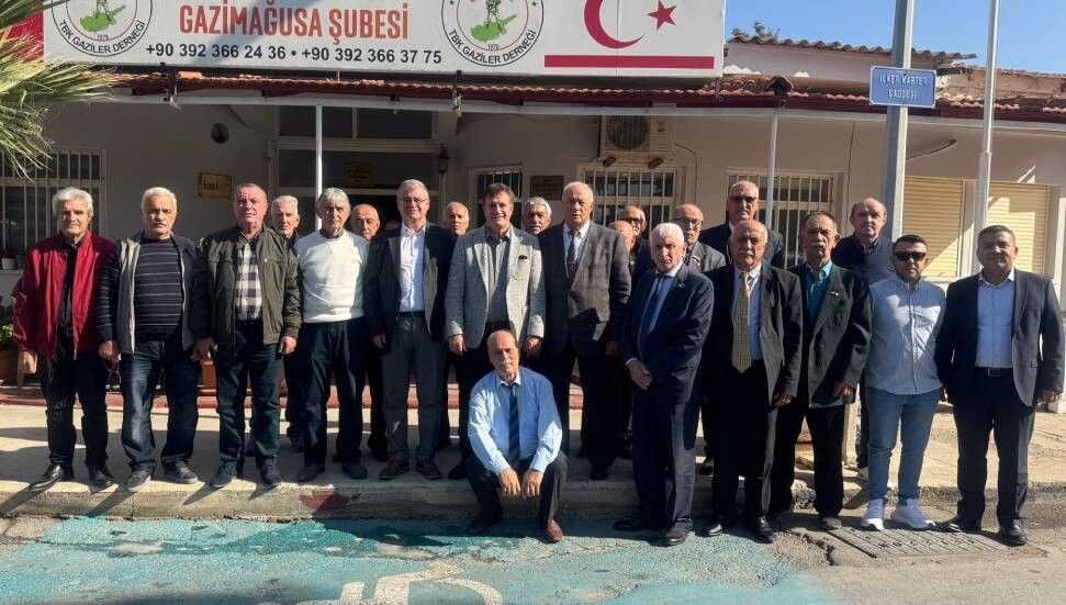 Erhan Arıklı, Türk Barış Kuvvetleri Gaziler Derneği Gazimağusa Şubesi’ni ziyaret etti