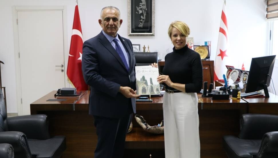 Çavuşoğlu: Küresel mirasımıza sahip çıkmak kendi sanatçılarımıza sahip çıkmakla başlar