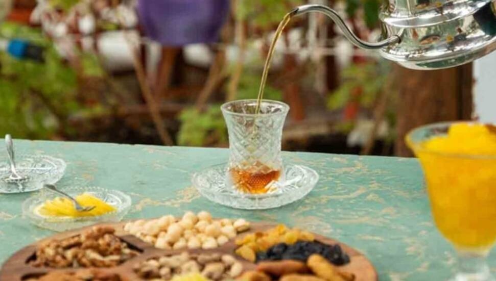 Çayın yanında asla yenilmemesi gereken kuruyemiş: Demir emilimini azaltıyor