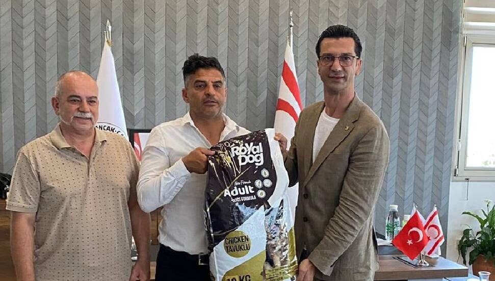 Lapta-Alsancak-Çamlıbel Belediyesi’ne 1 ton hayvan maması bağışlandı