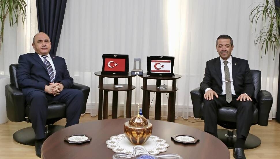 Dışişleri Bakanı Ertuğruloğlu, Türkiye Cumhuriyeti Lefkoşa Büyükelçisi Başçeri ile görüştü