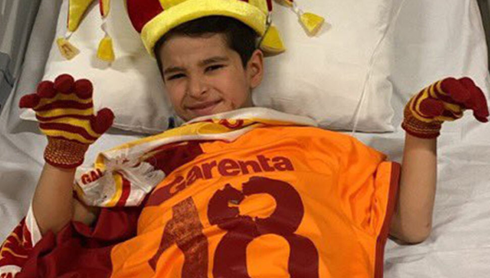 Galatasaraylı futbolcu Gomis'ten depremzede minik Ege'ye: "Aslan Ege yeğenim oldu"