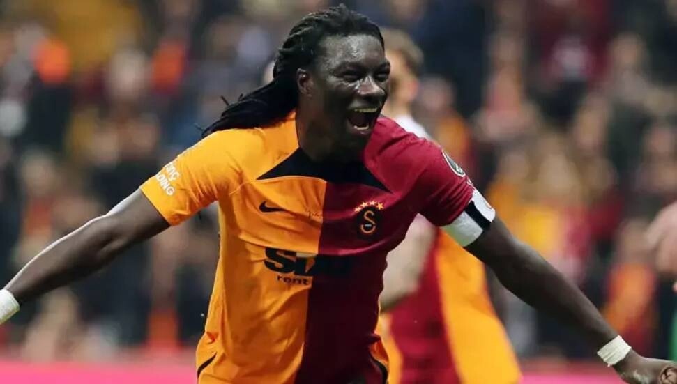 Galatasaray’ın eski golcüsü Bafetimbi Gomis futbolu bıraktı