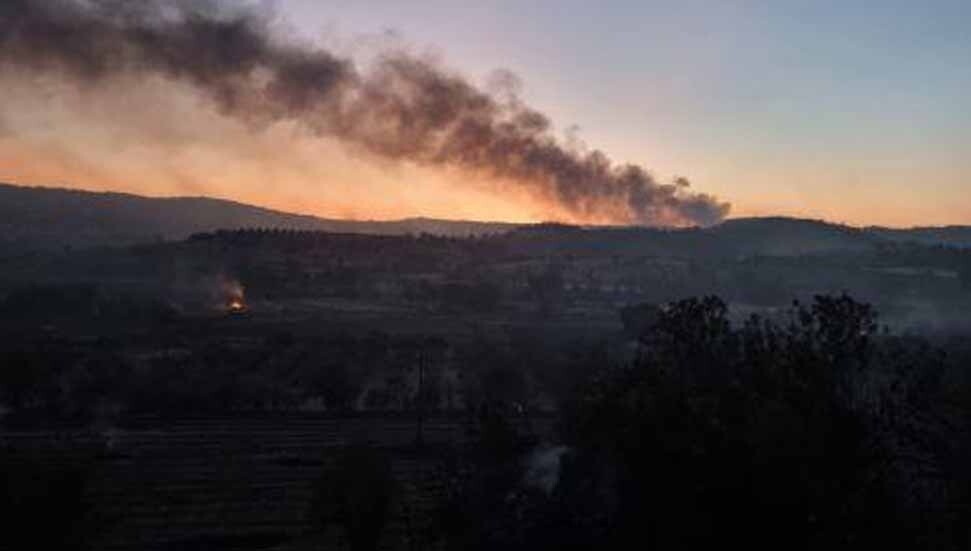 Baf'taki yangını söndürme çalışmaları havadan sürüyor