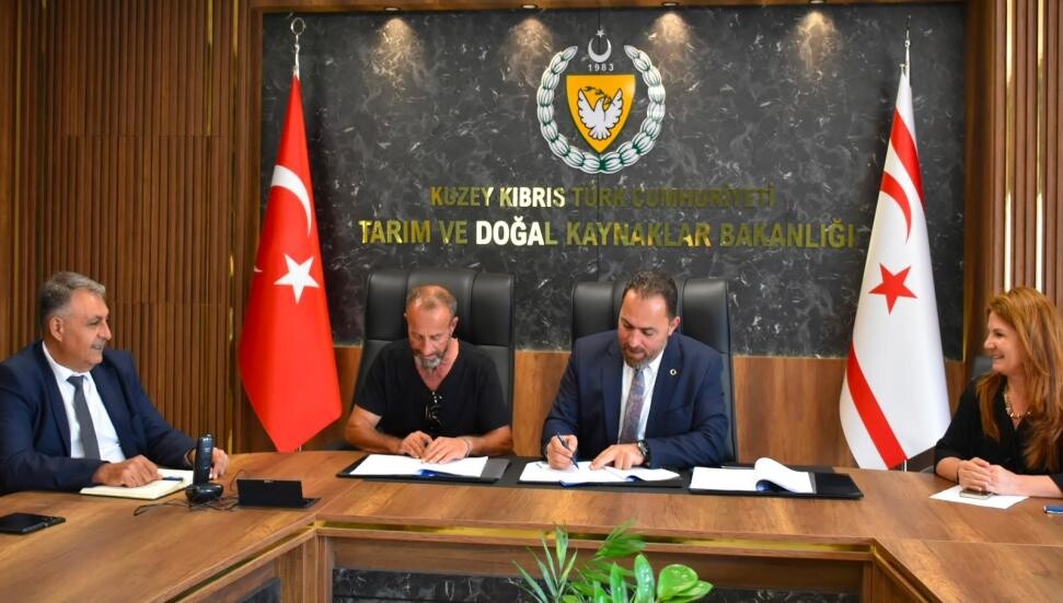 Bakan Çavuş, balıkçı barınaklarının işletilmesine ilişkin protokole imza attı