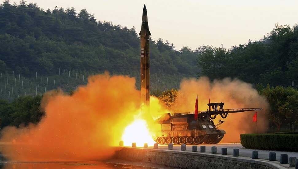 Kuzey Kore "tanımlanmamış" bir balistik füze fırlattı