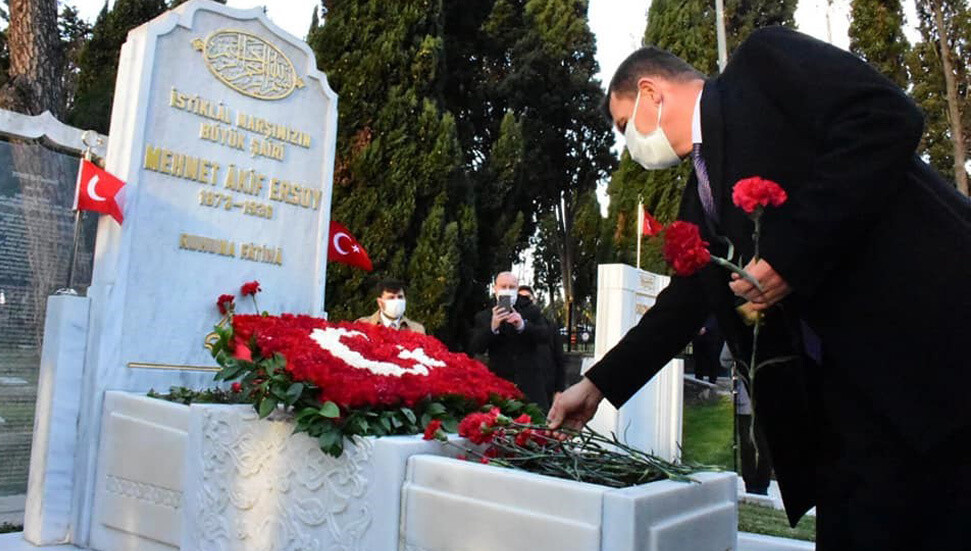 İstiklal Şairi Mehmet Akif Ersoy vefatının 85. yılında kabri başında anıldı