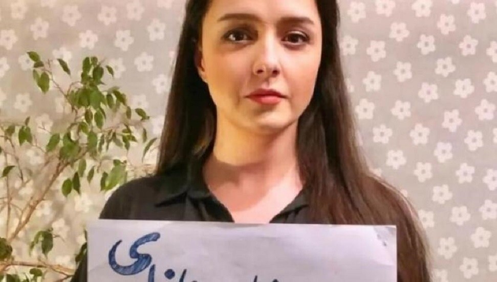 İranlı ünlü aktris Taraneh Alidoosti rejime meydan okuyarak başörtüsüz fotoğraf paylaştı