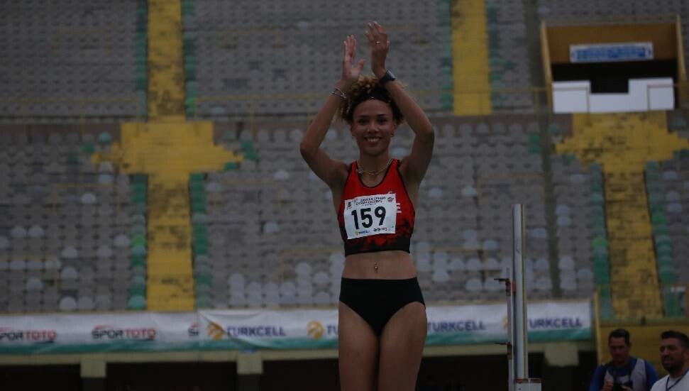 Elit atlet Buse Savaşkan finalde!