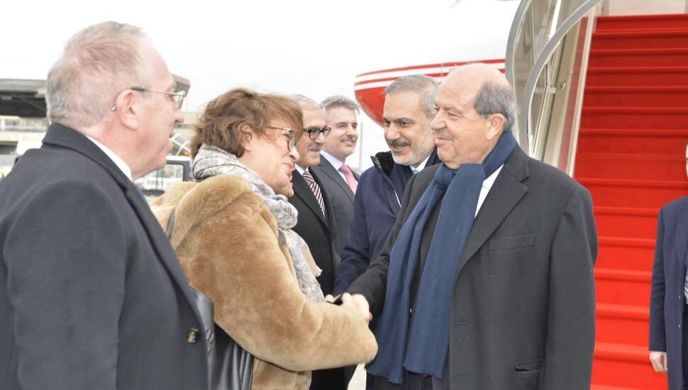 Ersin Tatar ve Hakan Fidan'ı taşıyan uçak, Cenevre'ye indi