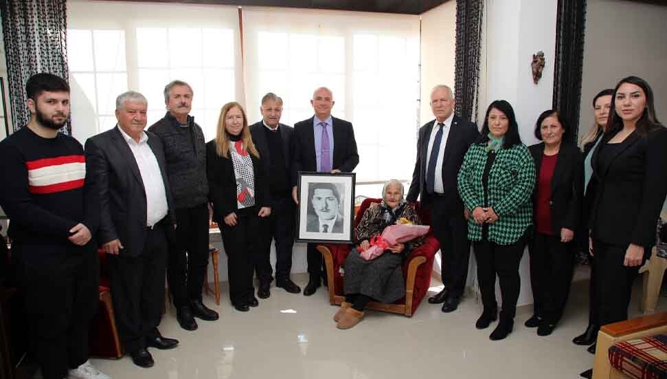 Zorlu Töre, Cengiz Ratip’in ölüm yıl dönümünde ailesini ziyaret etti