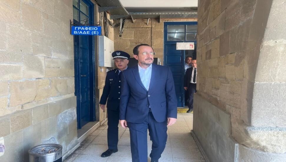 Güney Kıbrıs’ta video krizi: Nakit bağışla yaptırımdan kaçış iddiası