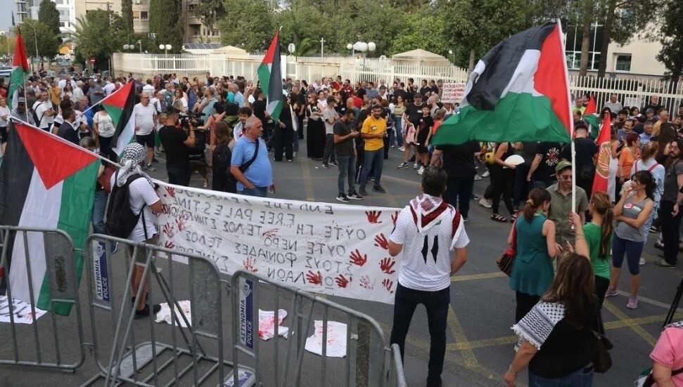 Gazze krizi, AKEL ile Hristodulidis'i karşı karşıya getirdi: Sarayın önünde protesto gerçekleşti