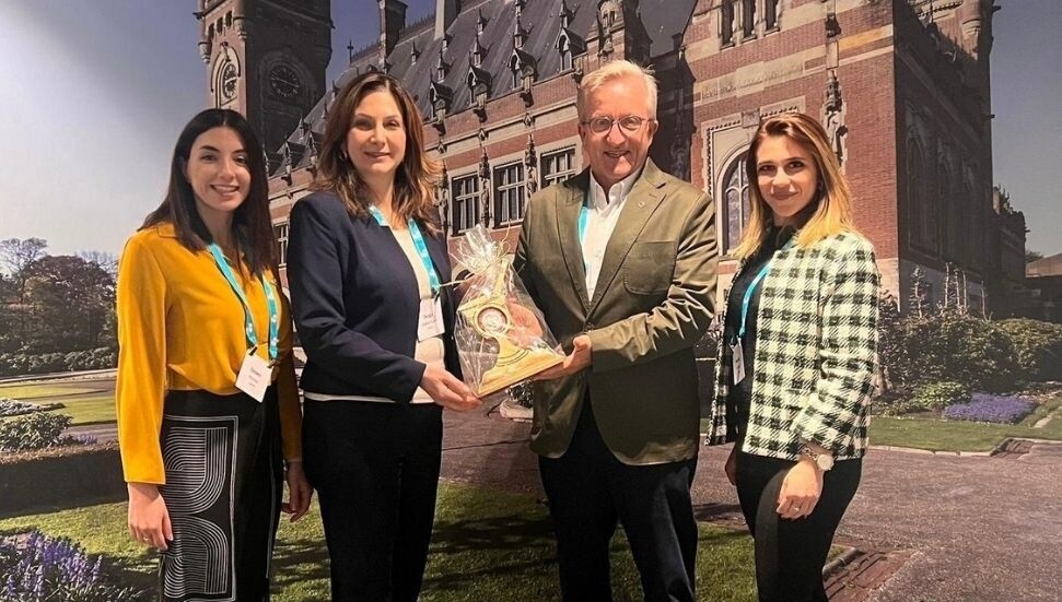 Eczacılar Birliği heyeti Lahey’de düzenlenen “Küresel Aşılama Zirvesi”ne katıldı