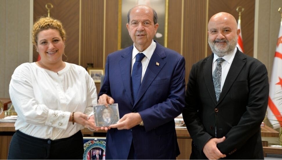 Ersin Tatar, Cansu Şanlıdağ ve Prof. Dr. Tamer Şanlıdağ'ı kabul etti: Tatar'a albüm takdimi yapıldı