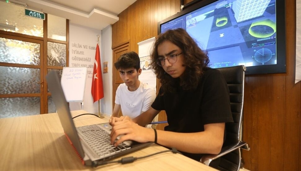 Hatay'dan gelen öğrenciler TEKNOFEST'in Uçan Araba Simülasyon Yarışması'nda mücadele edecek