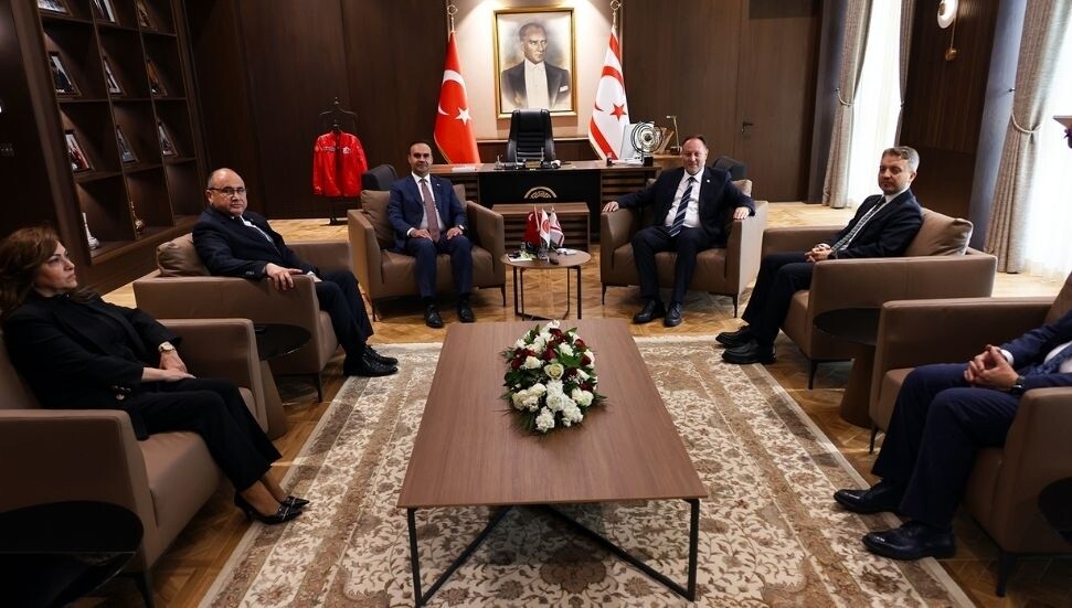 Meclis Başkanı Öztürkler Türkiye Sanayi ve Teknoloji Bakanı Kacır’ı kabul etti